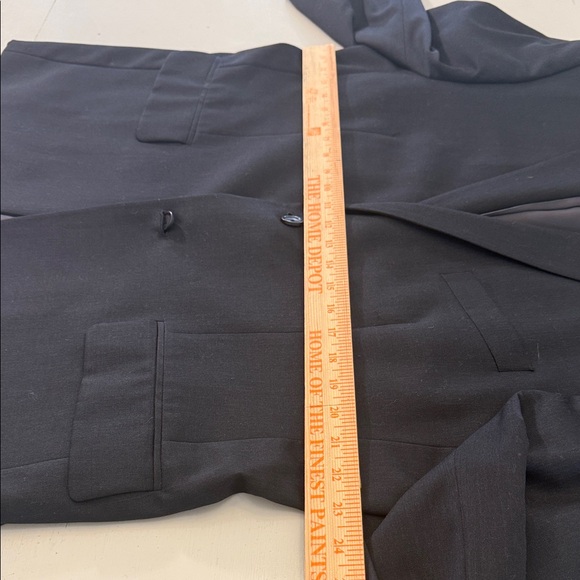 Jos. A. Bank Executive Black Suit Size 34S - Picture 5 of 14